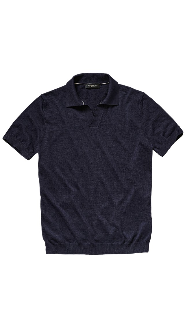 Sachabbildung eines dunkelblauen Poloshirts