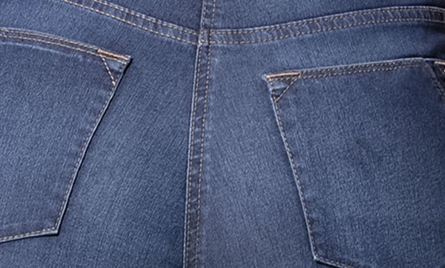 Nahaufnahme einer Yoga Jeans.