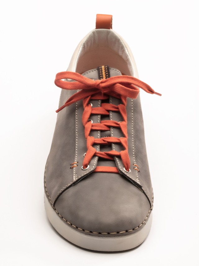 Aufnahme einer Leiterschnürung an einem Walbusch Schuh.