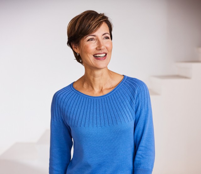 01a_Teaser_Damen_blauer Pulli