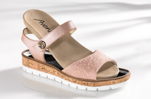 Schuhe mit Schaumpolster-Fussbett.