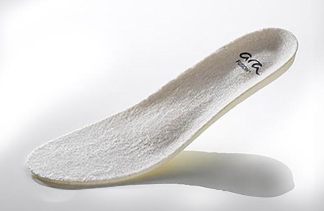 Schuhe mit Frottee-Fußbett.
