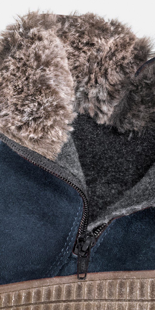 Warmes Teddyfell im Winterstiefel mit komfortablem Reißverschluss.